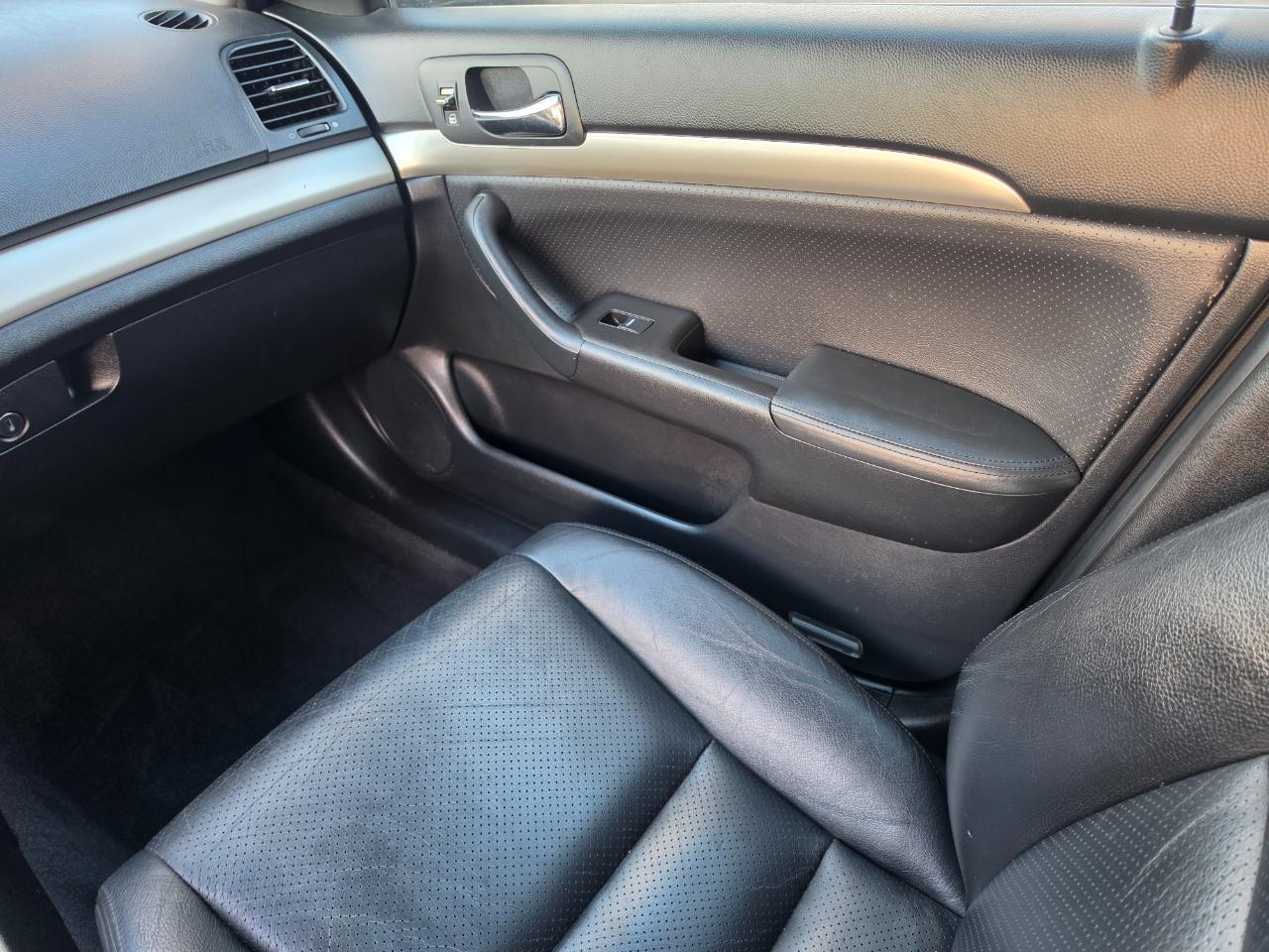 Acura TSX 5-speed AT with Navigation System 2005