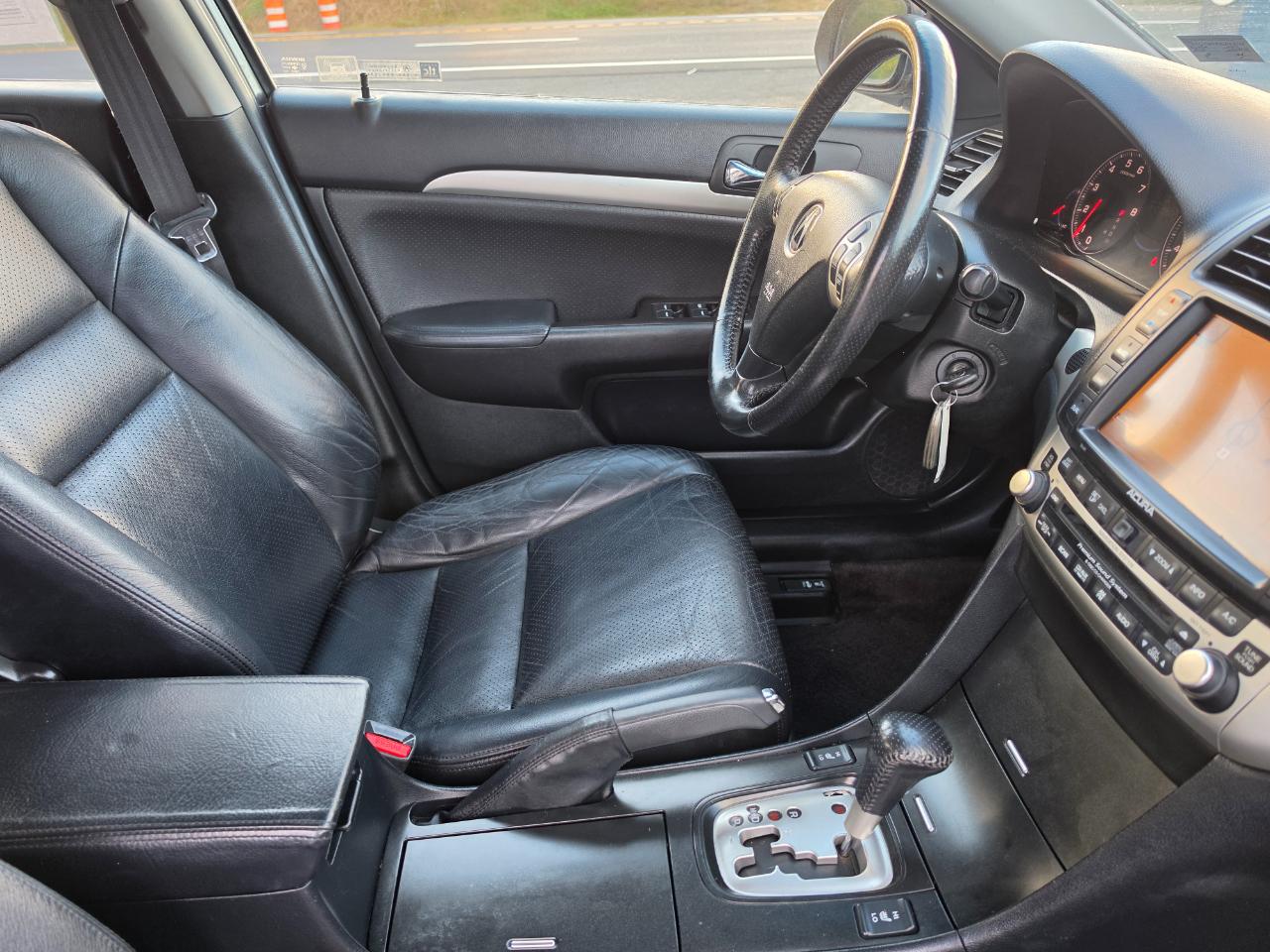 Acura TSX 5-speed AT with Navigation System 2005