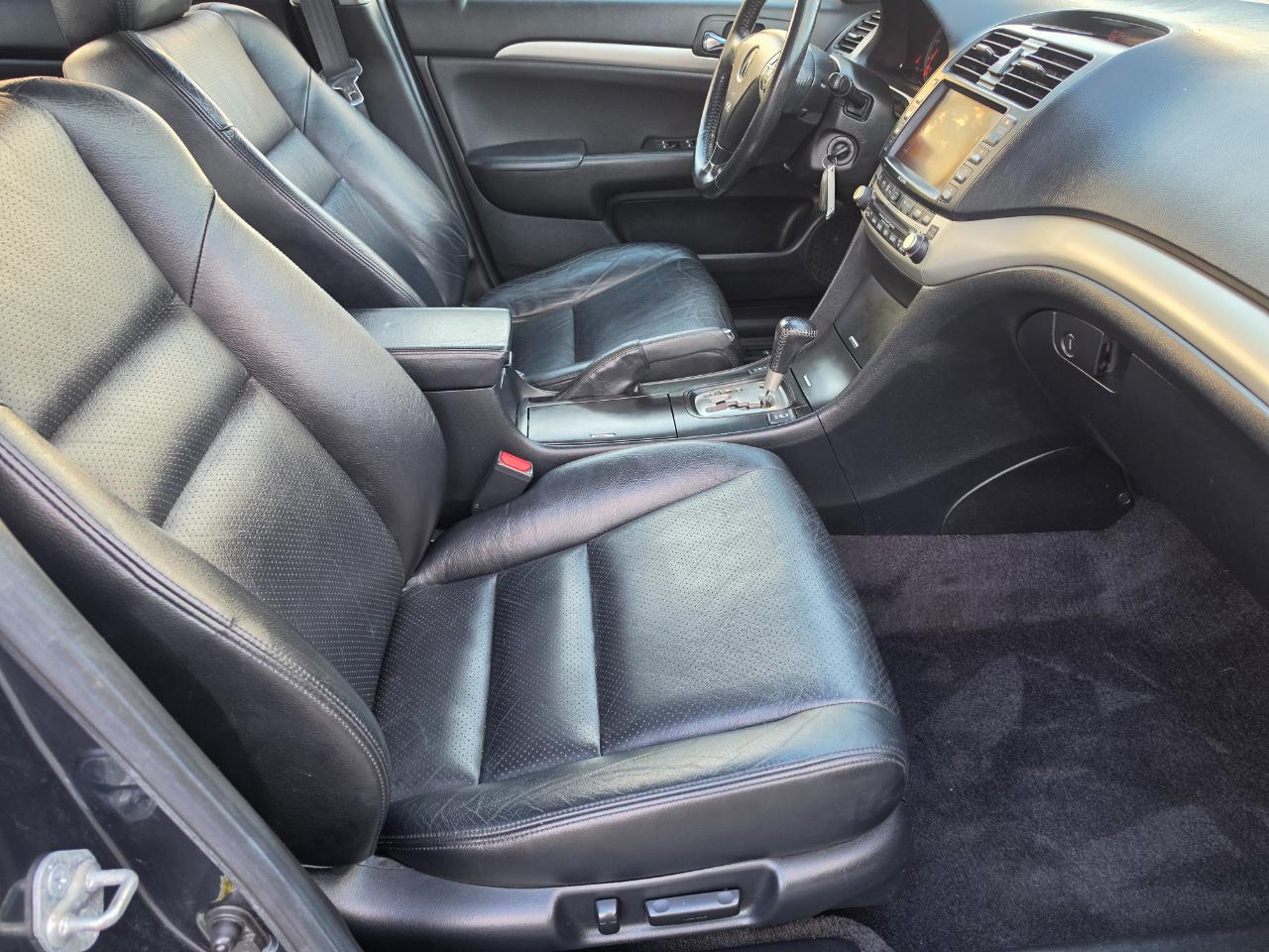 Acura TSX 5-speed AT with Navigation System 2005