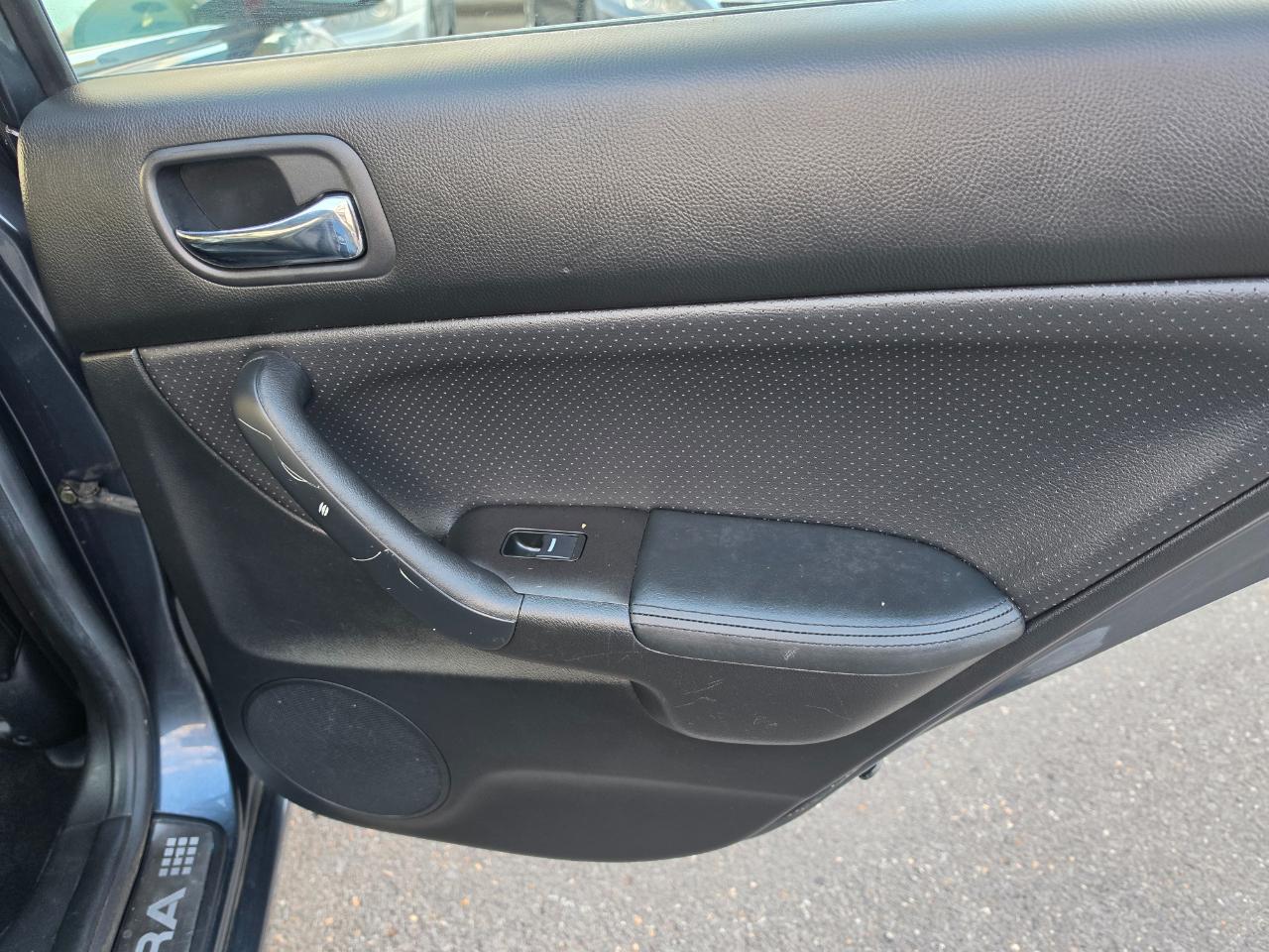 Acura TSX 5-speed AT with Navigation System 2005