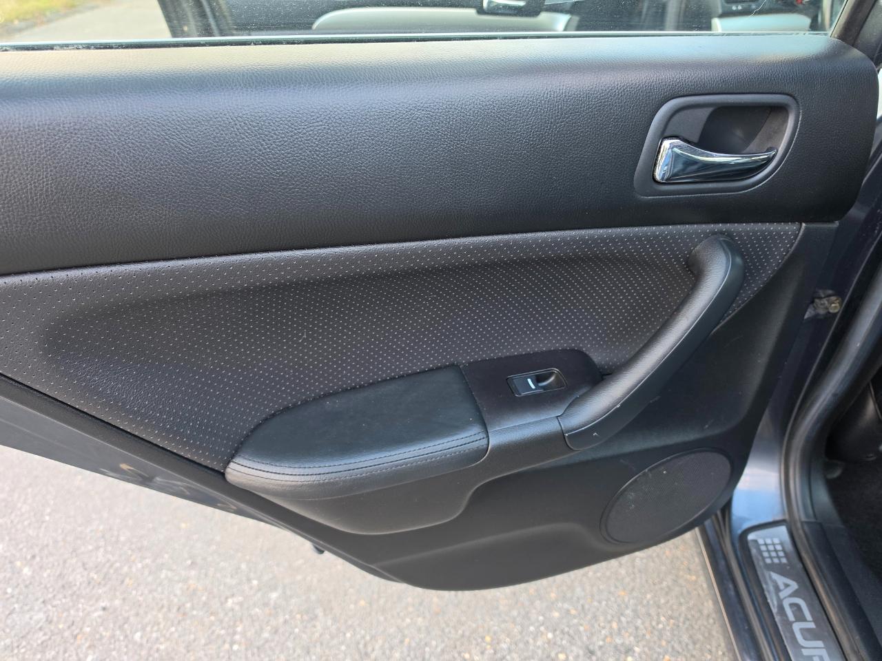 Acura TSX 5-speed AT with Navigation System 2005