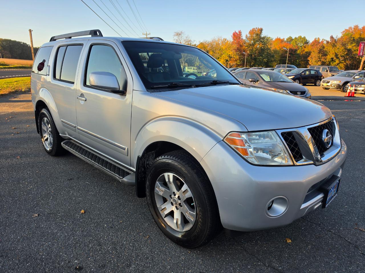 Nissan Pathfinder LE 4WD 2011