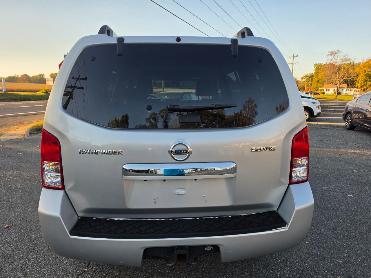 Nissan Pathfinder LE 4WD 2011
