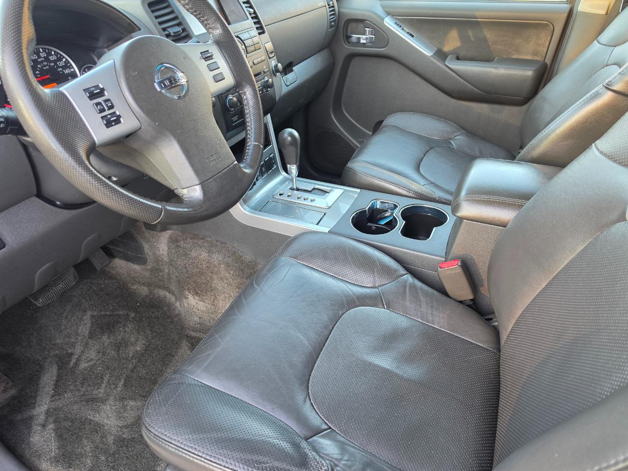 Nissan Pathfinder LE 4WD 2011