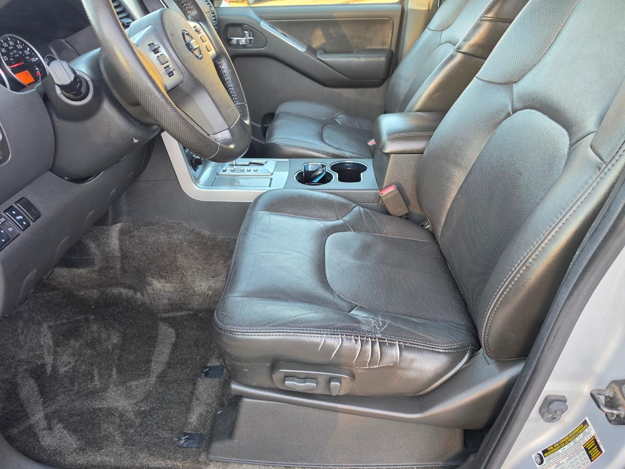 Nissan Pathfinder LE 4WD 2011