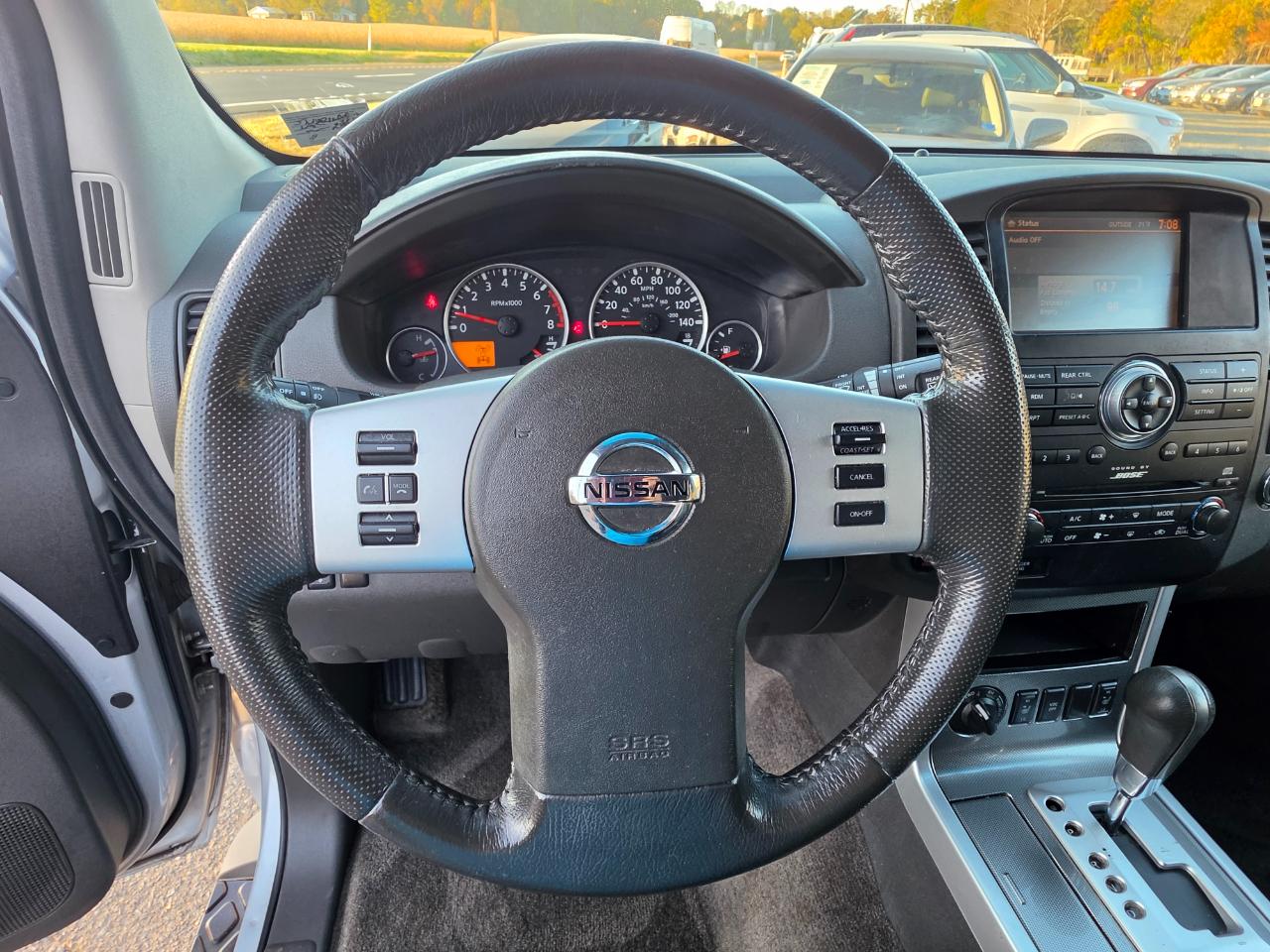 Nissan Pathfinder LE 4WD 2011