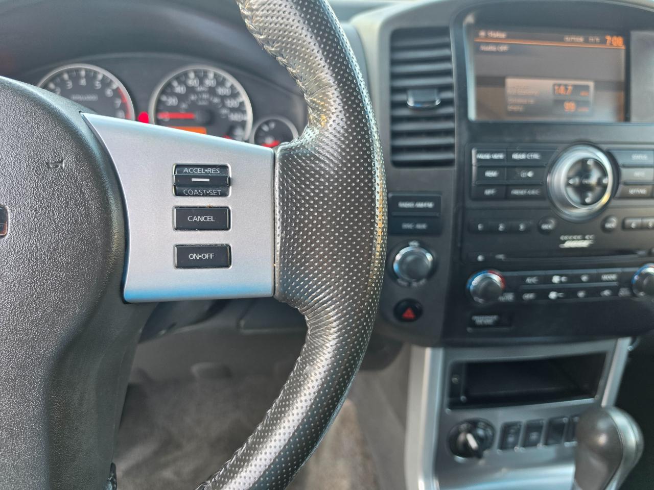 Nissan Pathfinder LE 4WD 2011
