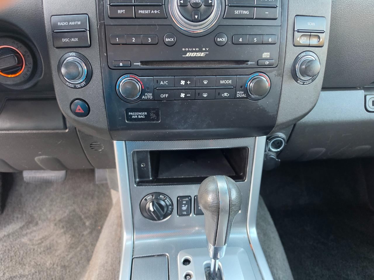 Nissan Pathfinder LE 4WD 2011