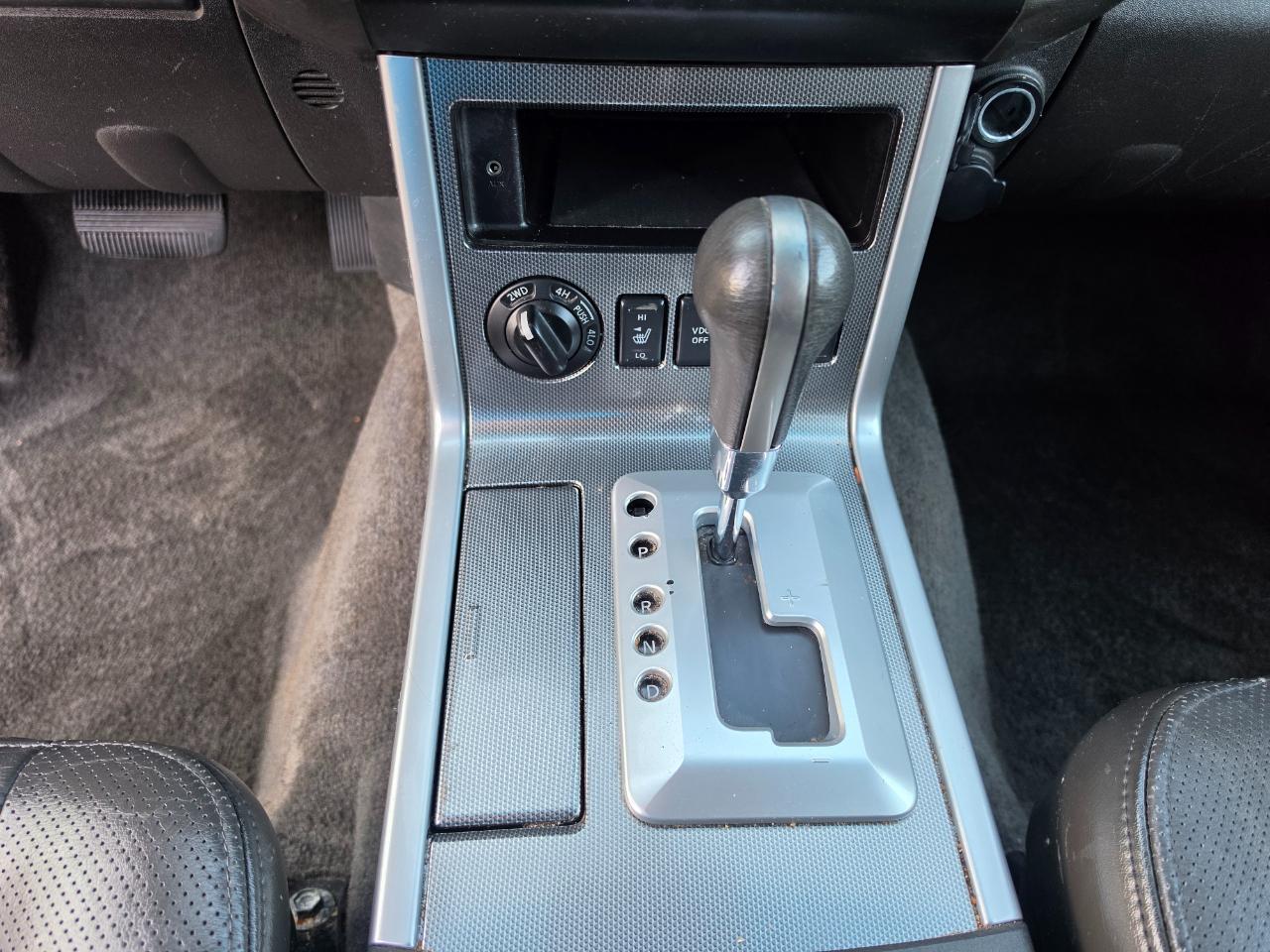 Nissan Pathfinder LE 4WD 2011