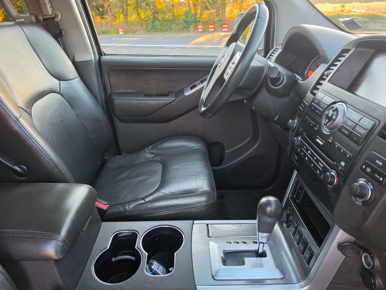 Nissan Pathfinder LE 4WD 2011