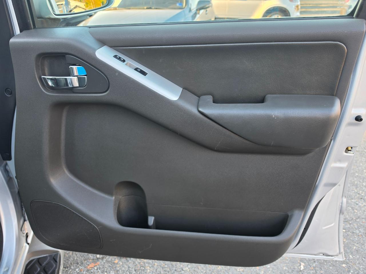 Nissan Pathfinder LE 4WD 2011