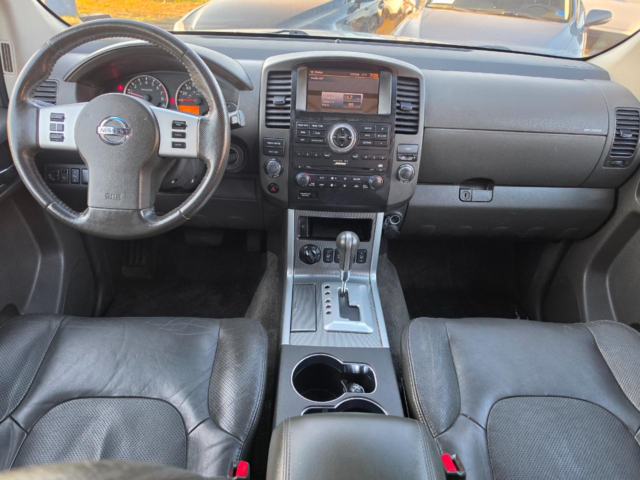 Nissan Pathfinder LE 4WD 2011