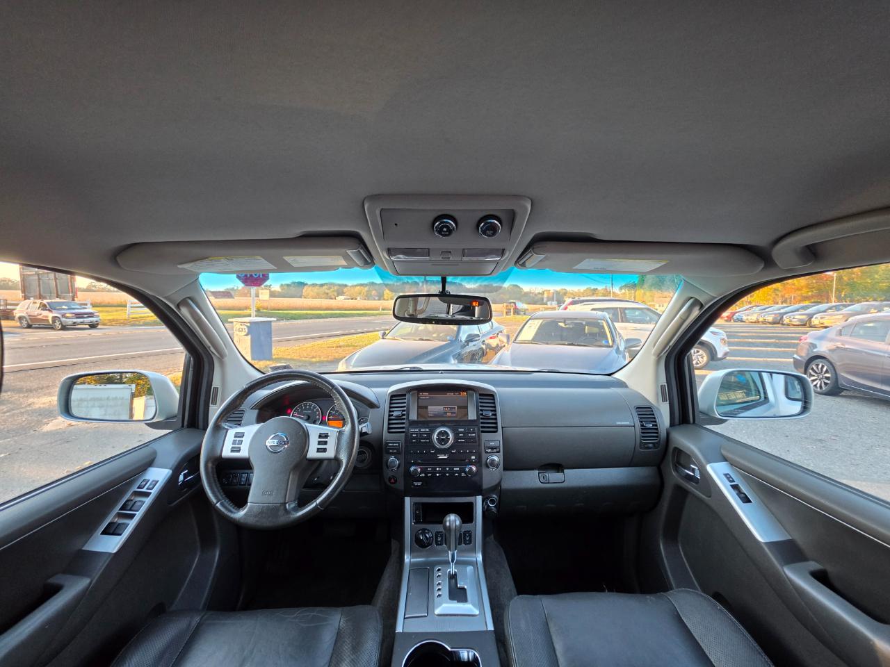 Nissan Pathfinder LE 4WD 2011