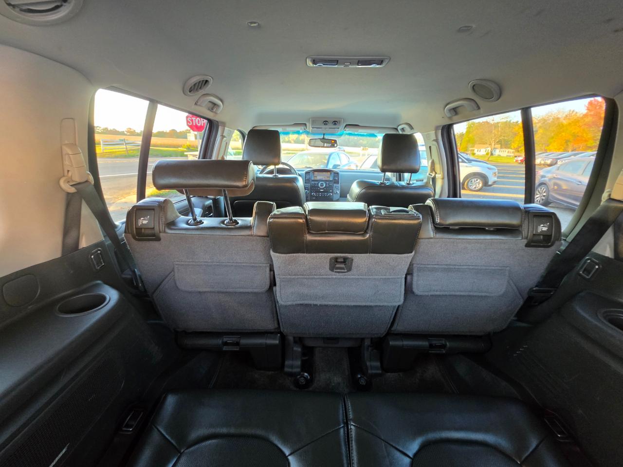 Nissan Pathfinder LE 4WD 2011