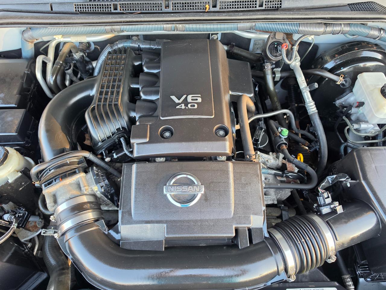 Nissan Pathfinder LE 4WD 2011