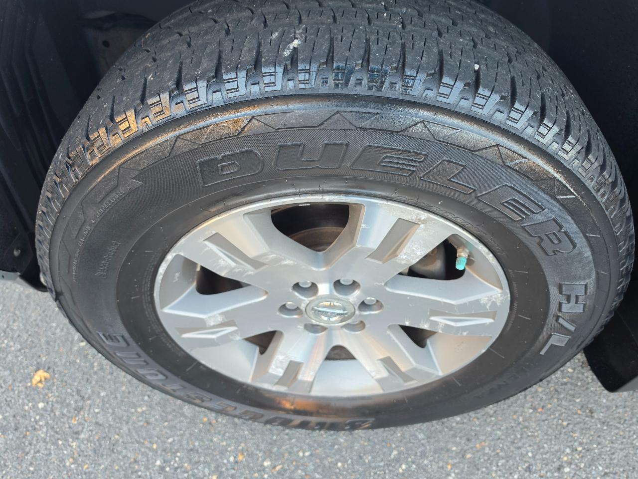 Nissan Pathfinder LE 4WD 2011