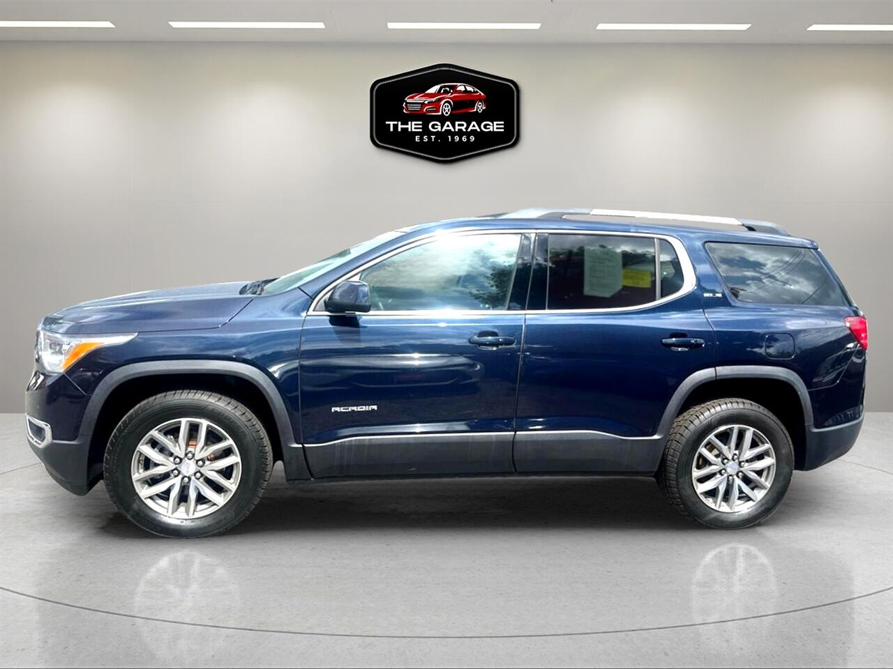 2017 Gmc Acadia SLE photo 2