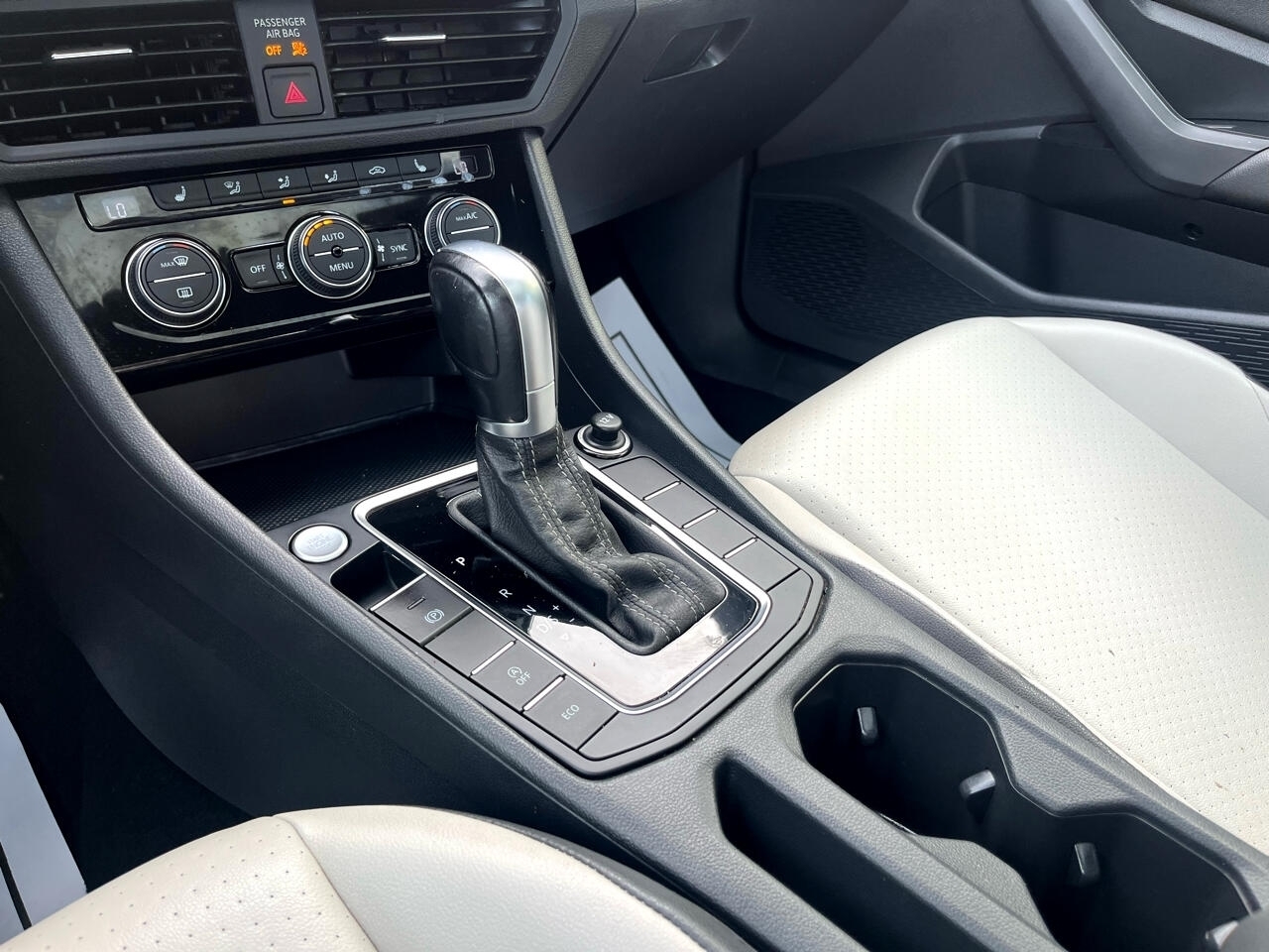 Volkswagen Jetta R-Line Auto w/SULEV 2019