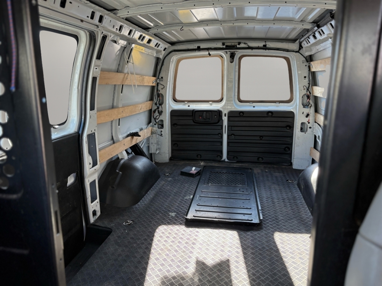 GMC Savana Cargo Van  2019
