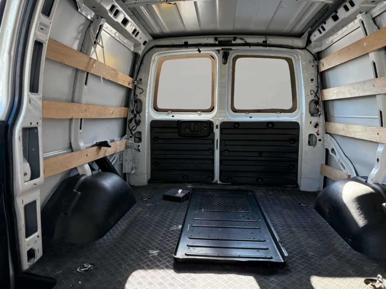 GMC Savana Cargo Van  2019