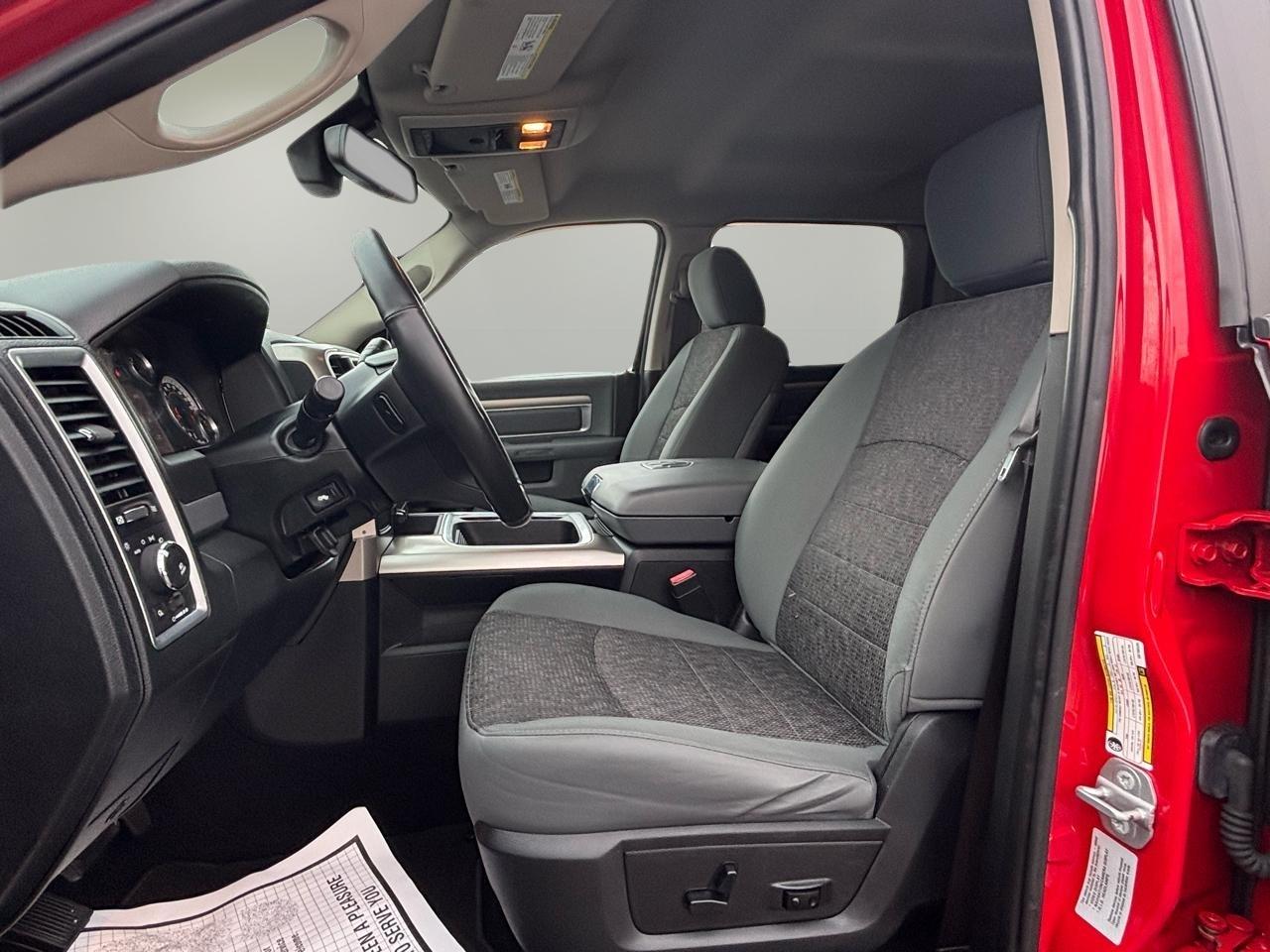 RAM 2500 4WD Mega Cab 160.5" Big Horn 2016