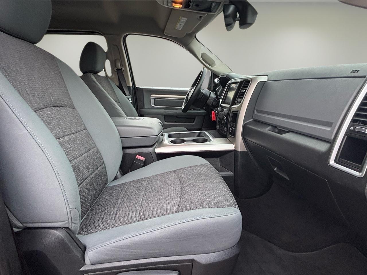 RAM 2500 4WD Mega Cab 160.5" Big Horn 2016