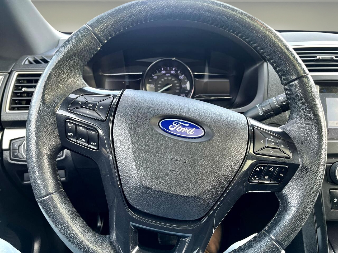 Ford Explorer XLT 4WD 2018