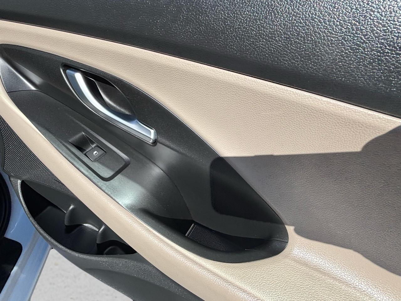 Hyundai Elantra GT Auto 2020