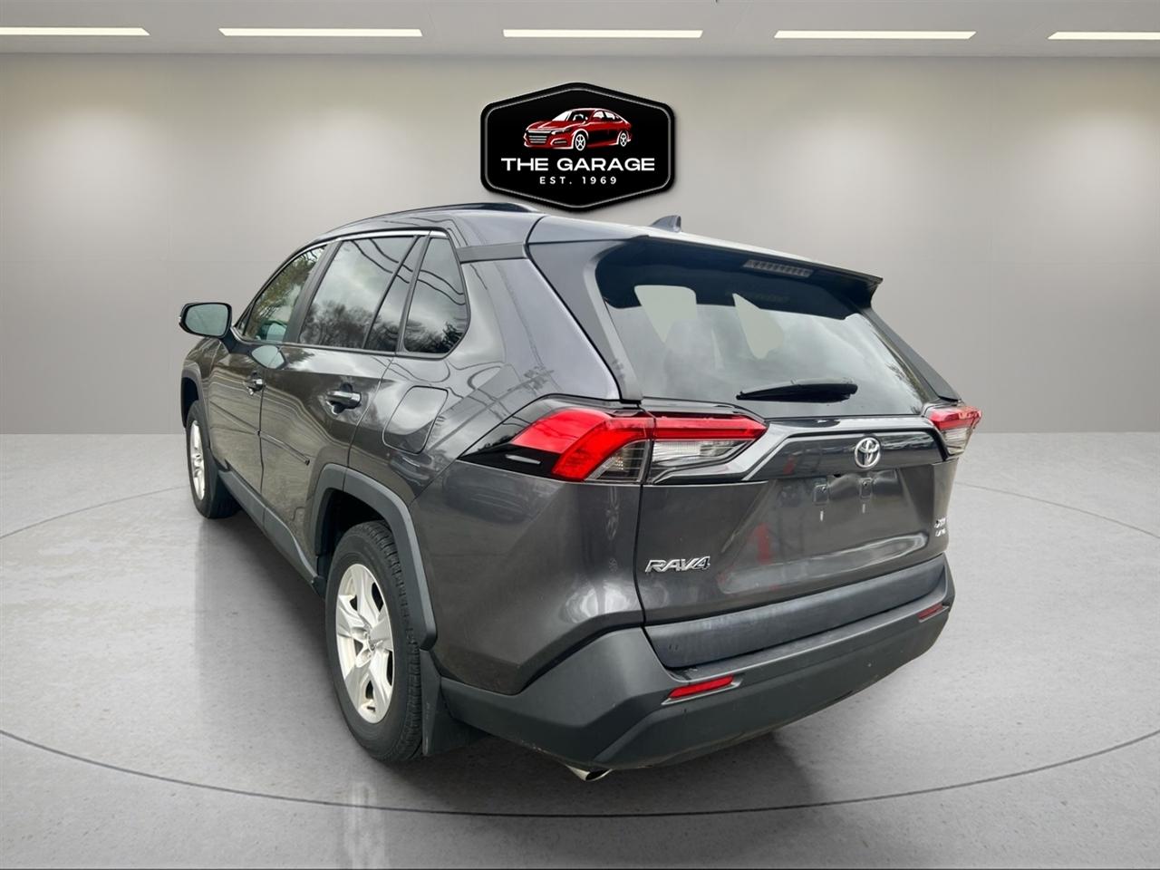 Toyota RAV4 XLE AWD (Natl) 2021