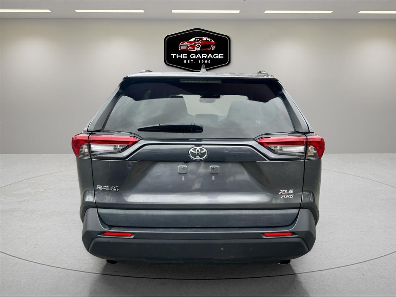 Toyota RAV4 XLE AWD (Natl) 2021