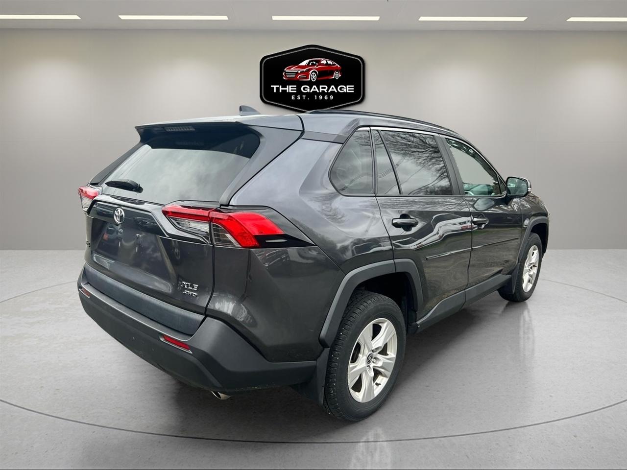 Toyota RAV4 XLE AWD (Natl) 2021