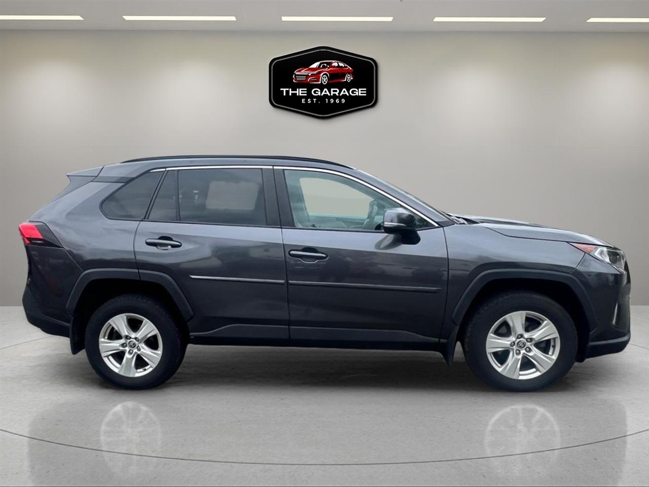 Toyota RAV4 XLE AWD (Natl) 2021