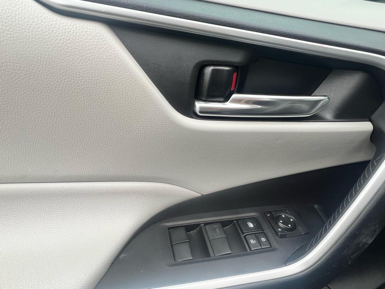 Toyota RAV4 XLE AWD (Natl) 2021