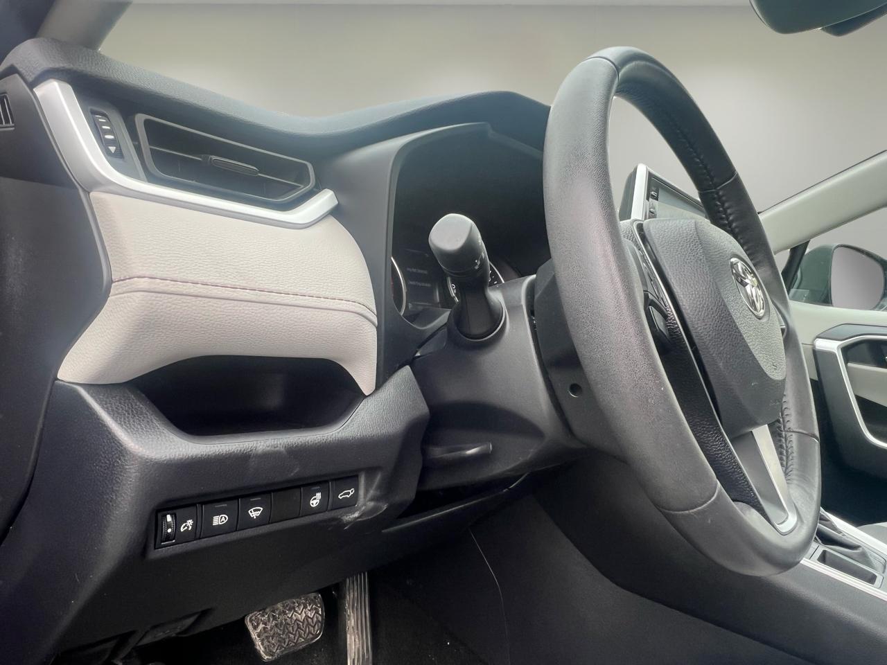 Toyota RAV4 XLE AWD (Natl) 2021