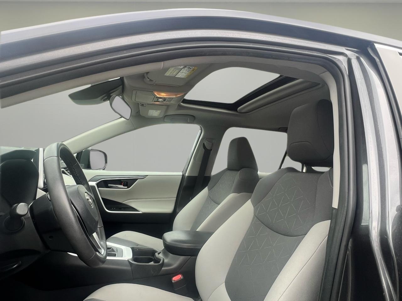 Toyota RAV4 XLE AWD (Natl) 2021