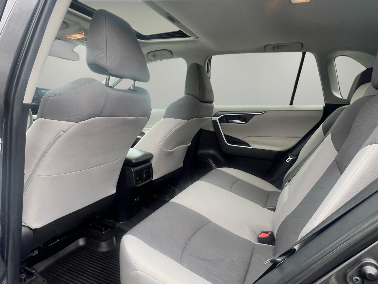 Toyota RAV4 XLE AWD (Natl) 2021