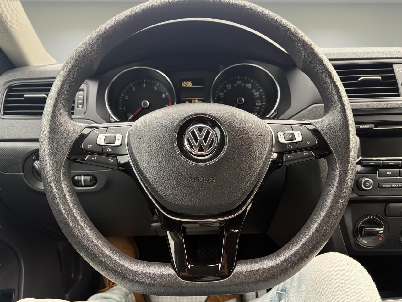 Volkswagen Jetta Sedan 4dr Auto 2.0L S 2015