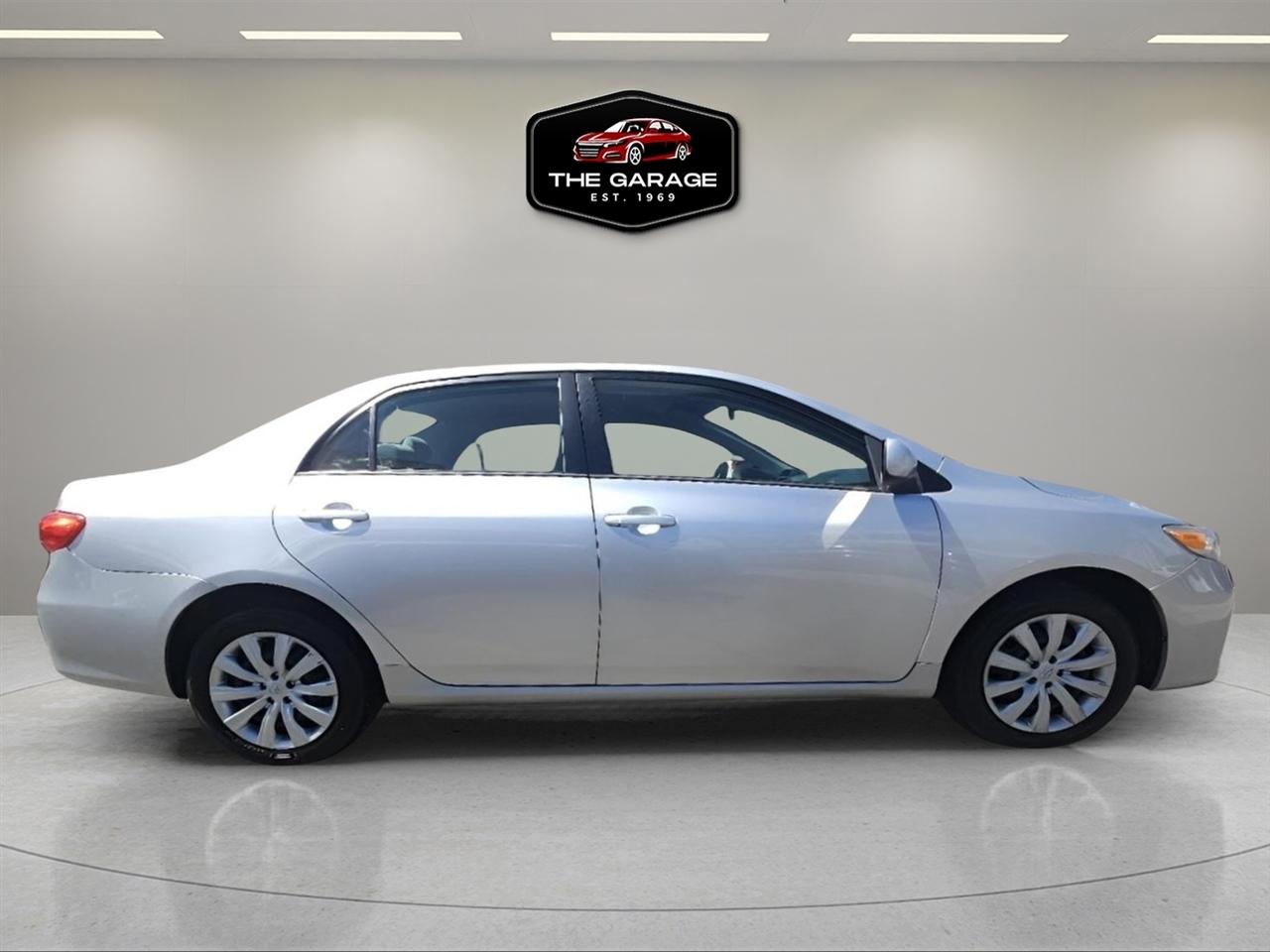 Toyota Corolla 4dr Sdn Auto LE (Natl) 2012