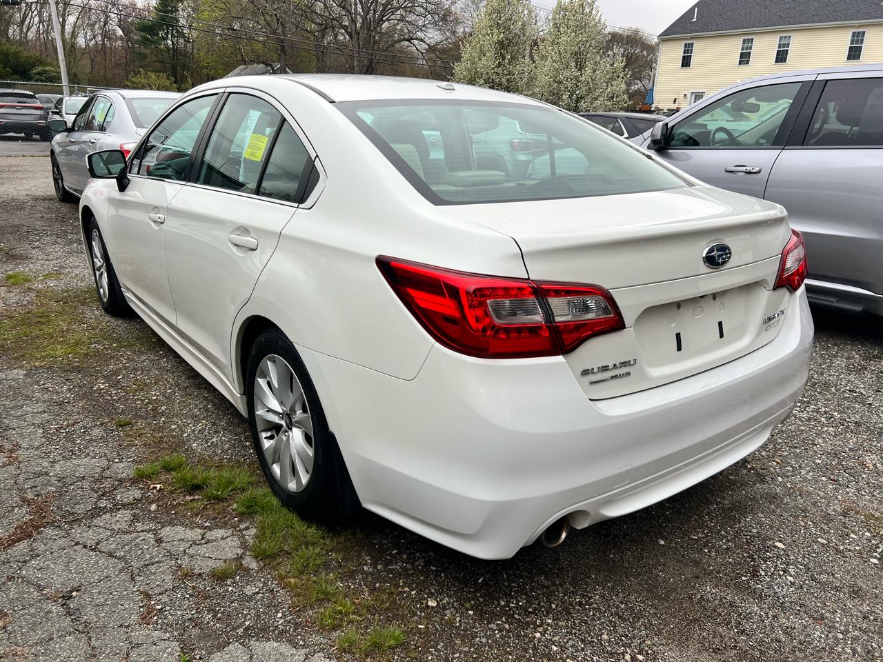 Subaru Legacy 4dr Sdn 2.5i Premium PZEV 2015