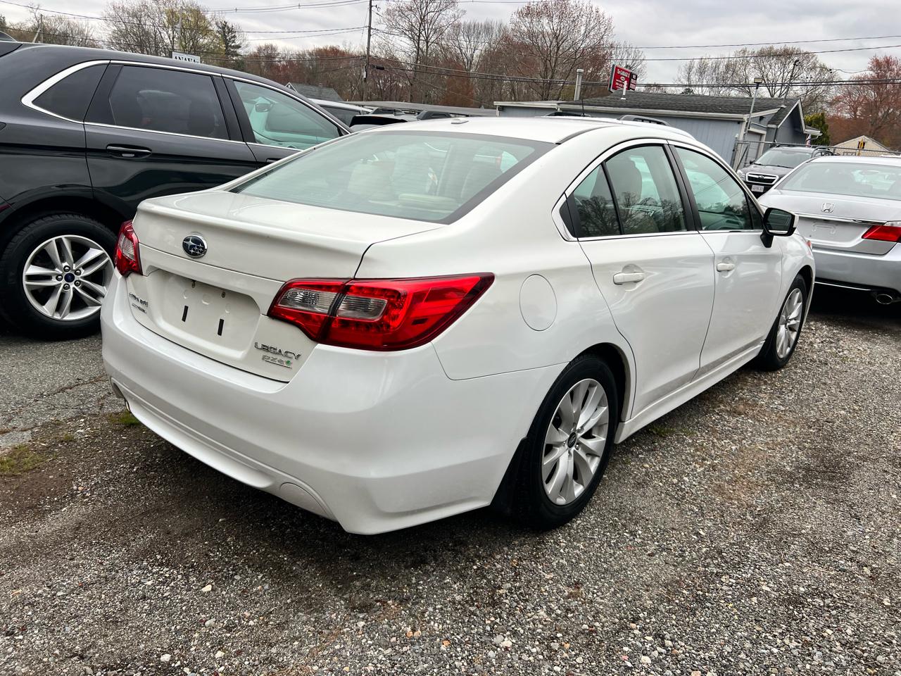 Subaru Legacy 4dr Sdn 2.5i Premium PZEV 2015