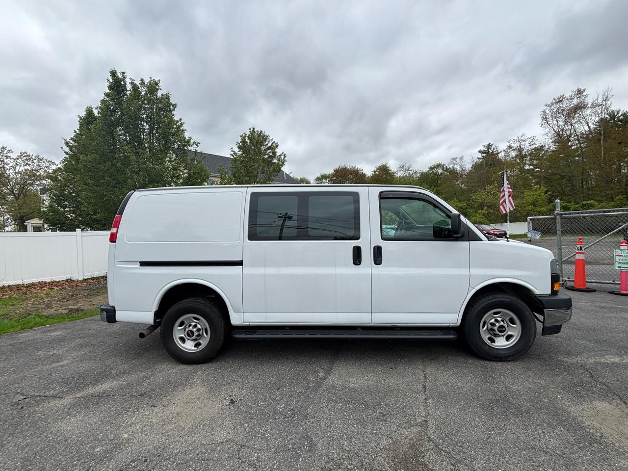 GMC Savana Cargo Van RWD 2500 135" 2019