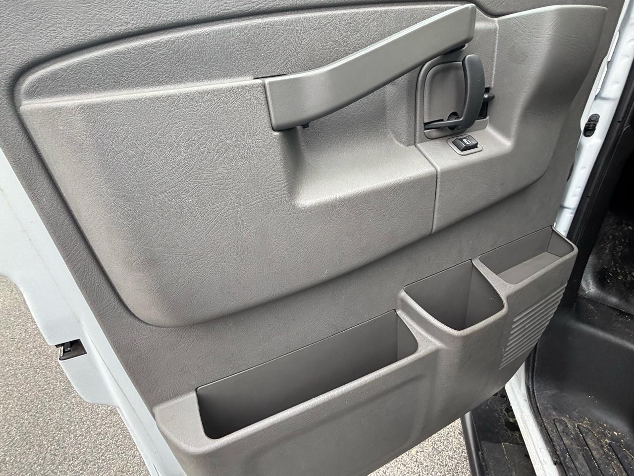 GMC Savana Cargo Van RWD 2500 135" 2019