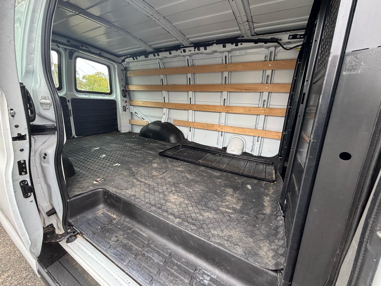 GMC Savana Cargo Van RWD 2500 135" 2019