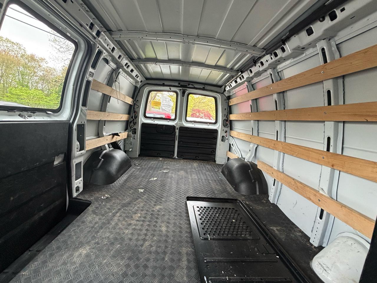 GMC Savana Cargo Van RWD 2500 135" 2019