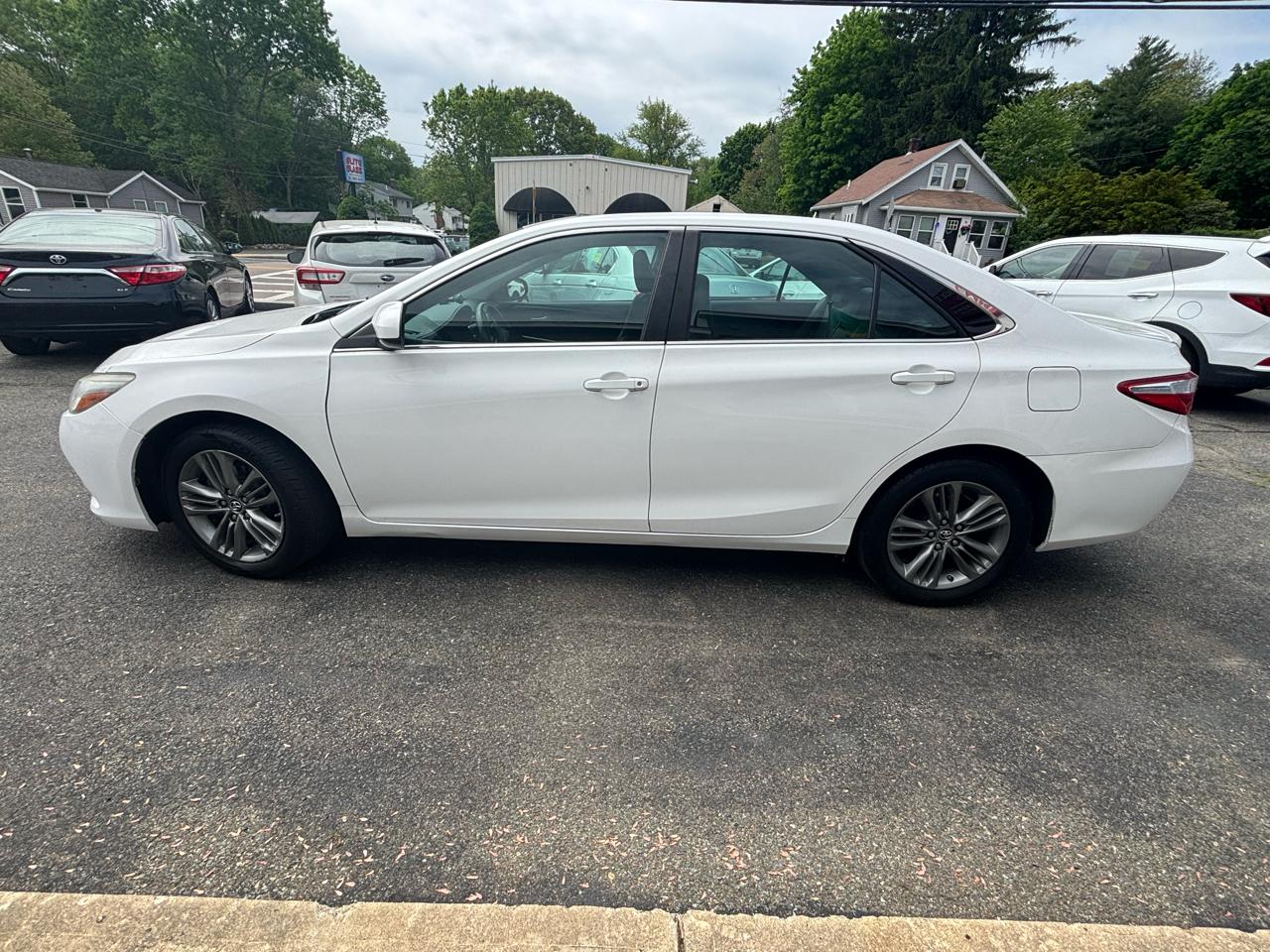 Toyota Camry 4dr Sdn I4 Auto SE w/Special Edition Pkg (Natl) 2016