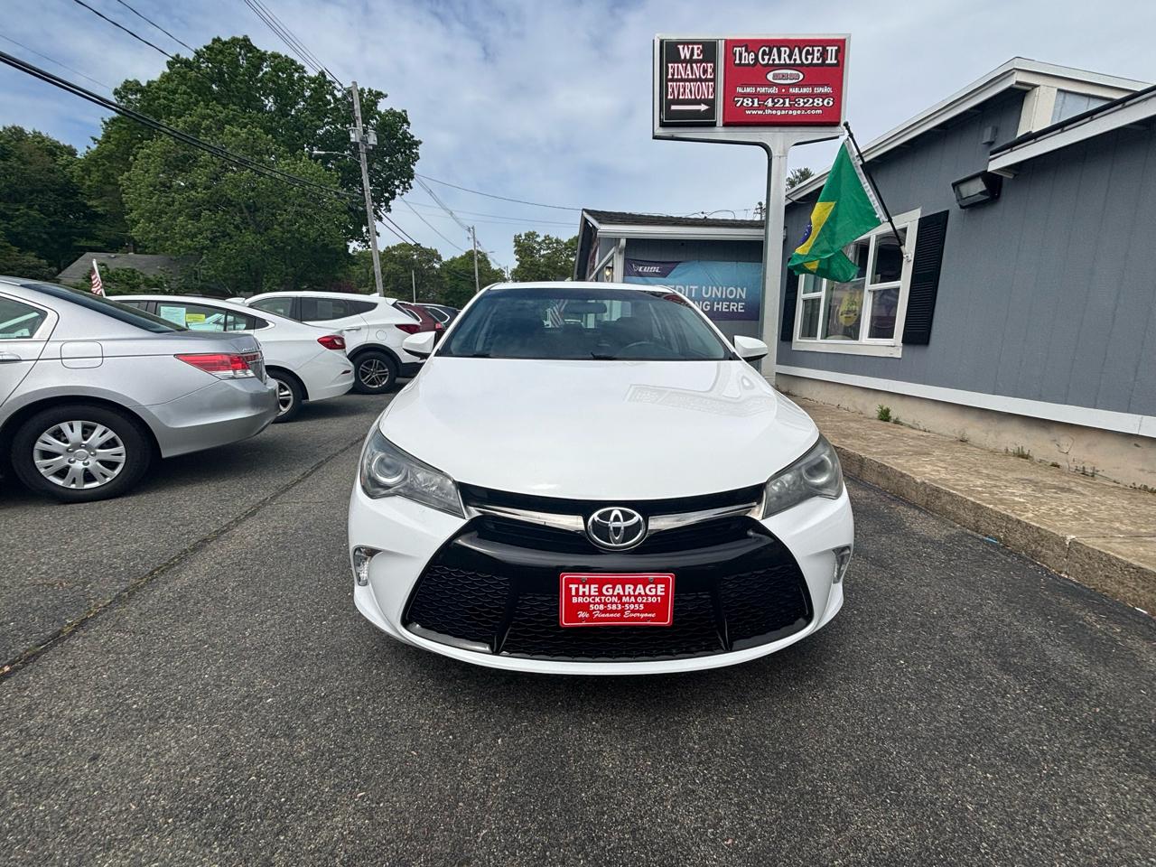 Toyota Camry 4dr Sdn I4 Auto SE w/Special Edition Pkg (Natl) 2016