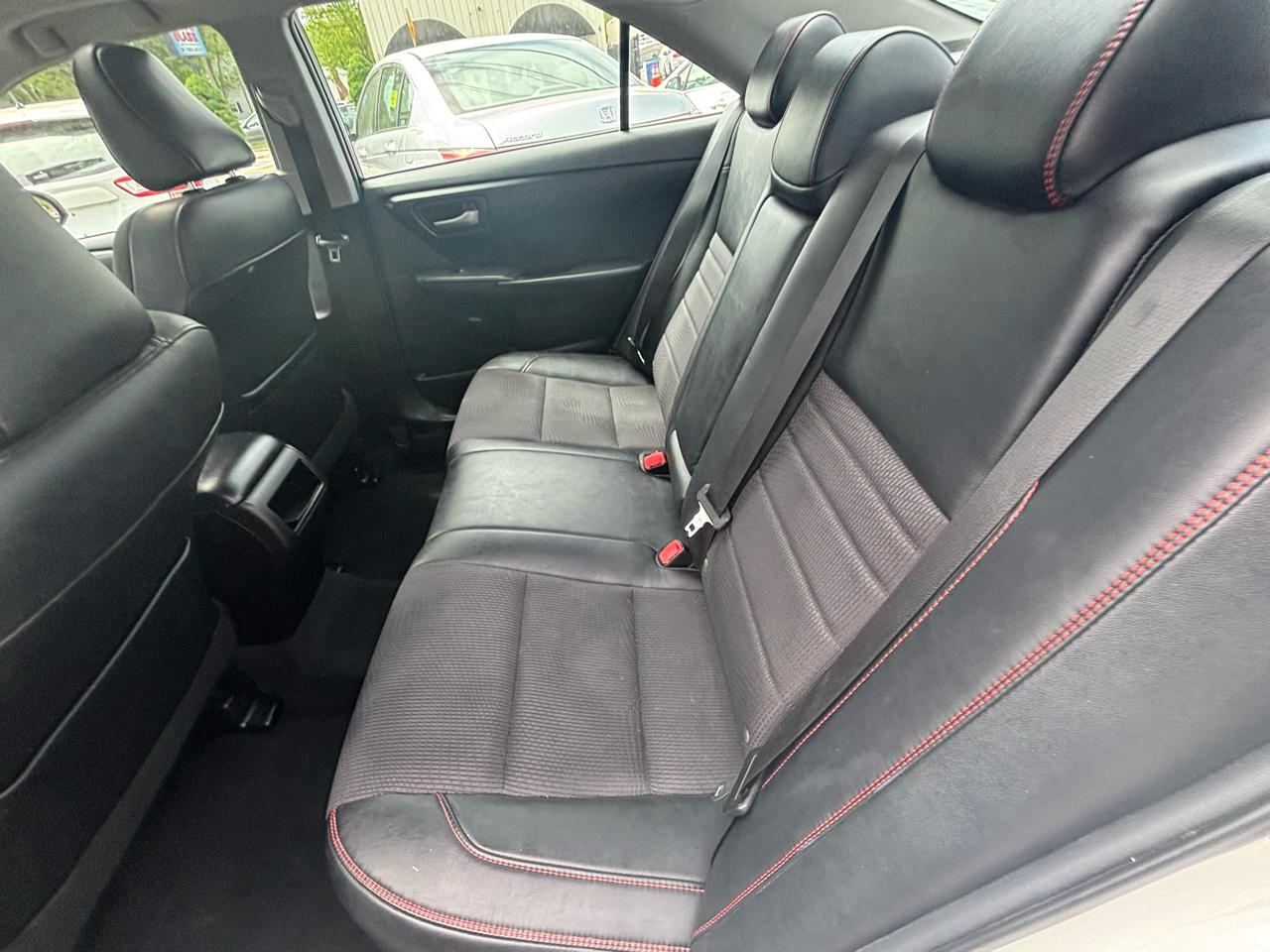 Toyota Camry 4dr Sdn I4 Auto SE w/Special Edition Pkg (Natl) 2016