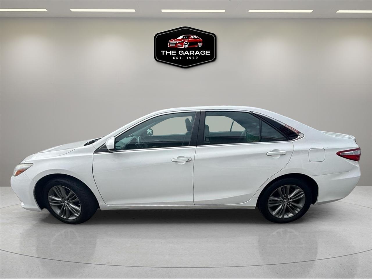 Toyota Camry 4dr Sdn I4 Auto SE w/Special Edition Pkg (Natl) 2016