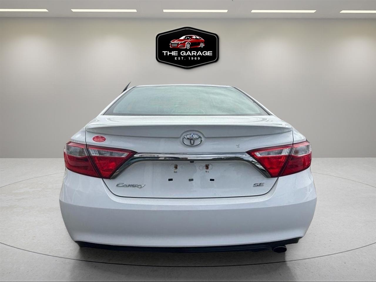 Toyota Camry 4dr Sdn I4 Auto SE w/Special Edition Pkg (Natl) 2016
