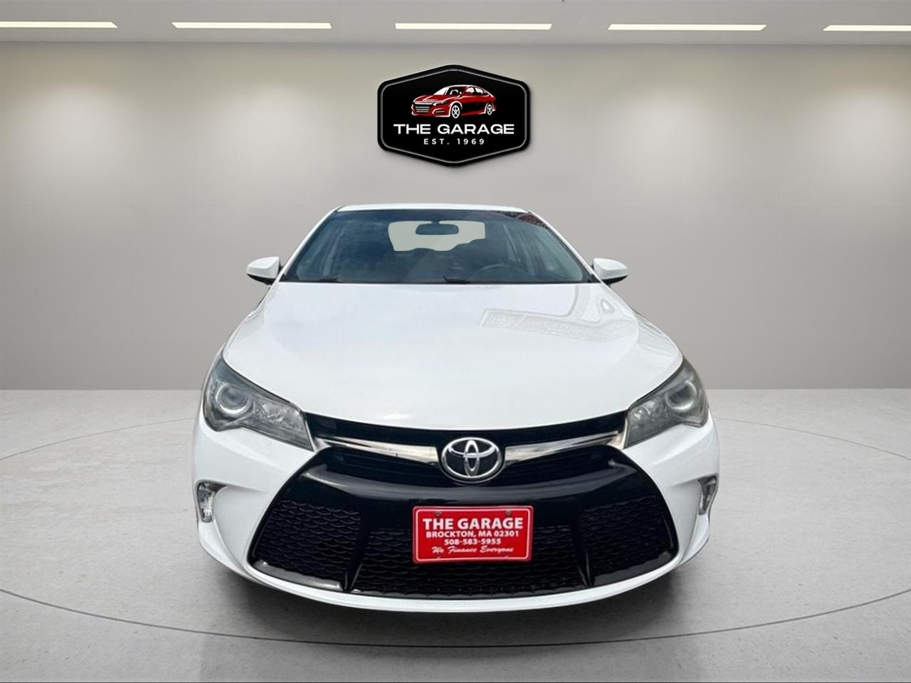 Toyota Camry 4dr Sdn I4 Auto SE w/Special Edition Pkg (Natl) 2016